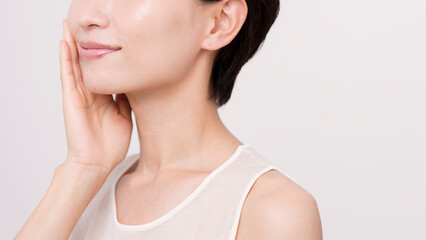 美容鍼で二重顎を引き締める！町田の専門サロンが教えるたるみ改善法 | BIHADAエステ＆美容鍼灸